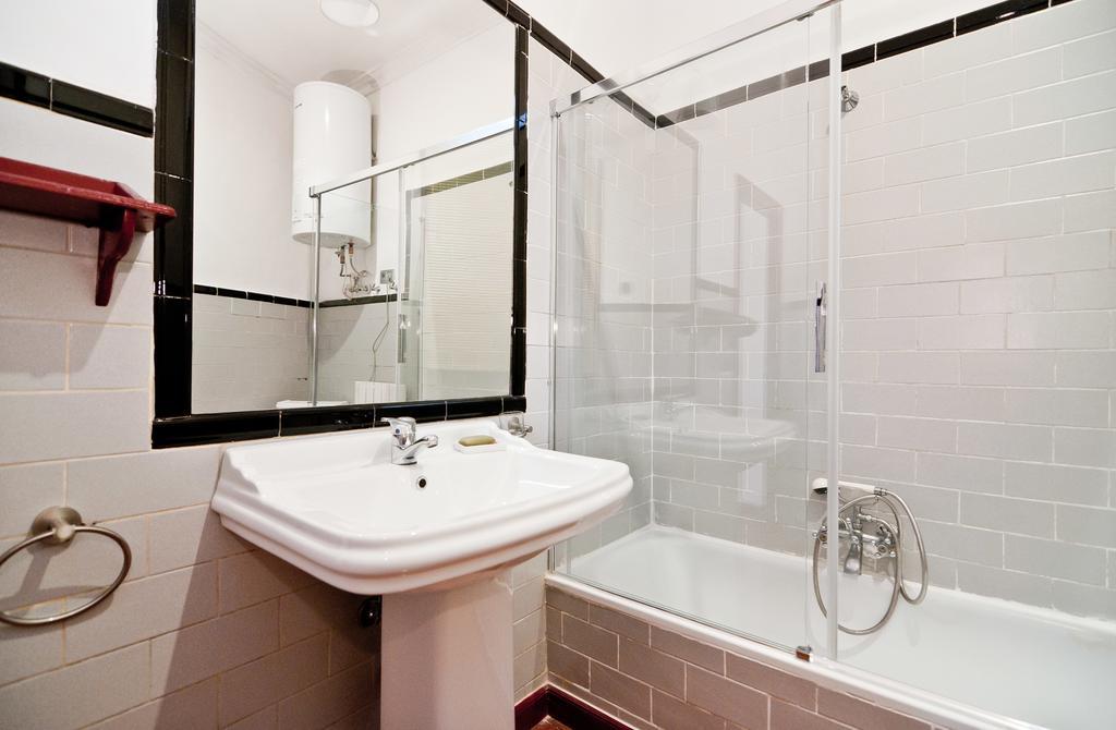 Apartamentos Madrid Retiro Номер фото